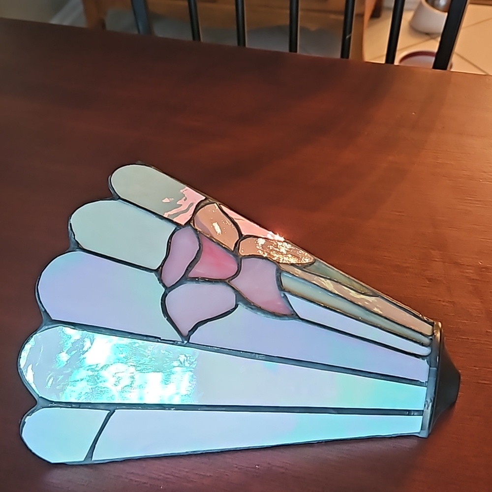Stained Glass Art Wall Sconce - Flower Motif - Picture 4 of 6